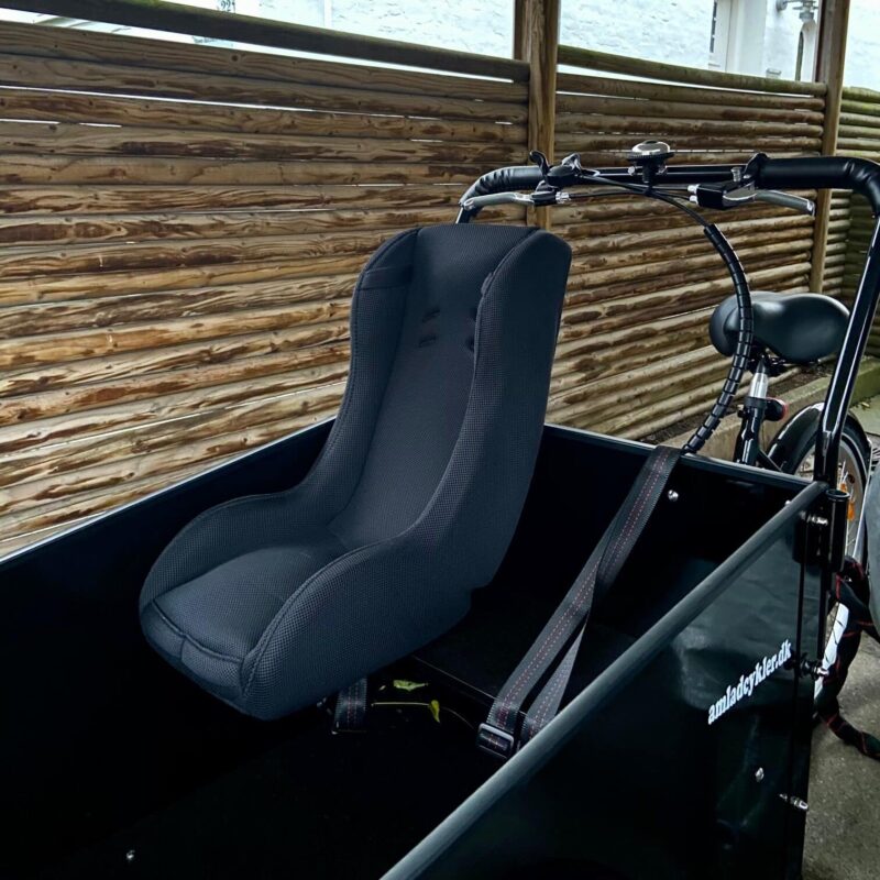 Barnsits – Melia (7-18 mdr.) – Svart version Amladcyklar